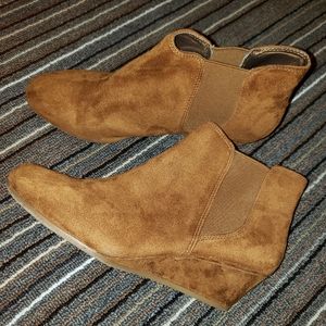 Marbella 9.5 booties with heel